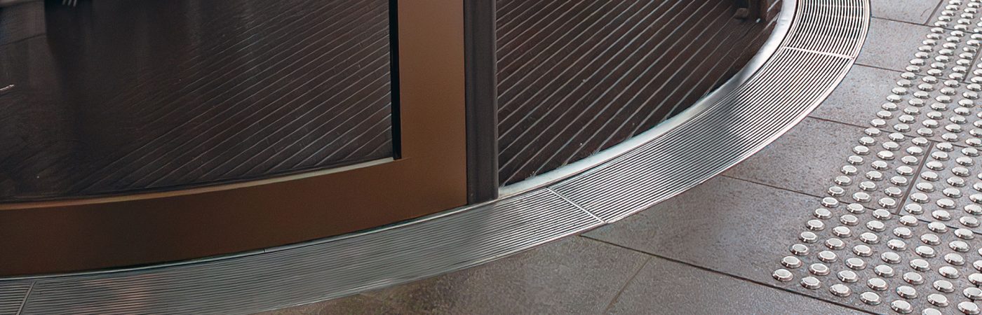 Horizon-Hotel-Curved-entrance-cropped